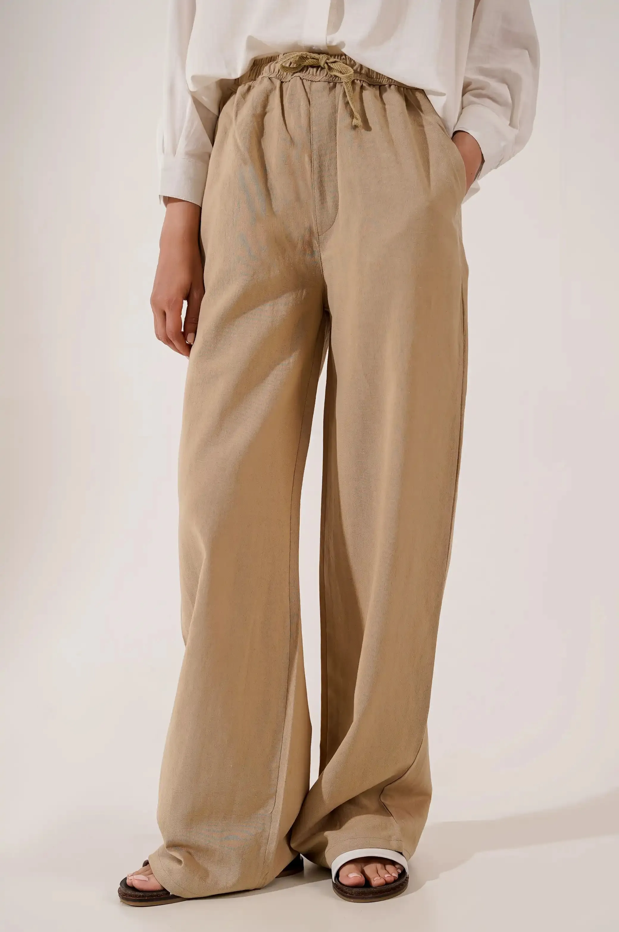 DRAWSTRING WIDE LEG PANTS