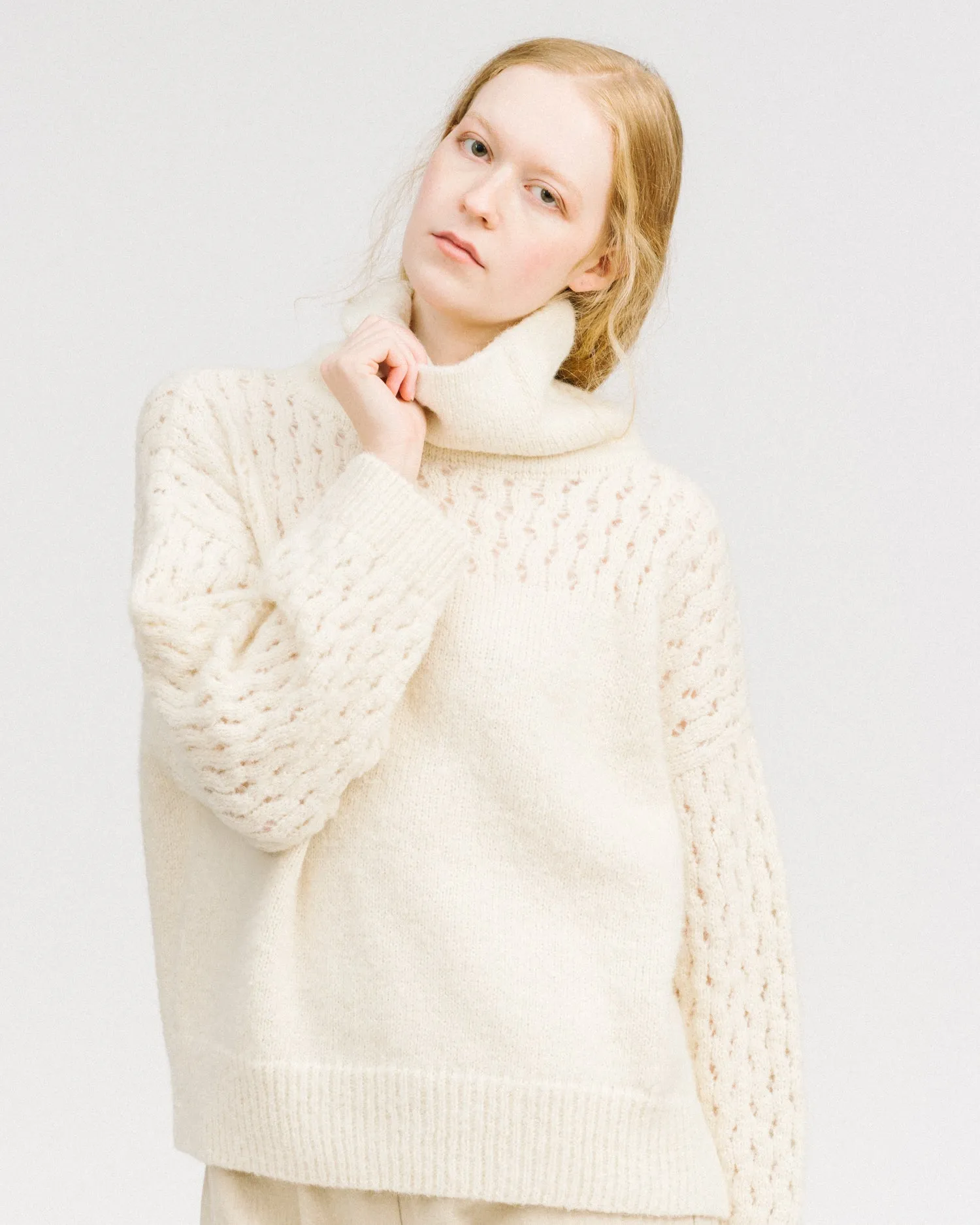 Lace sleeve turtleneck in white