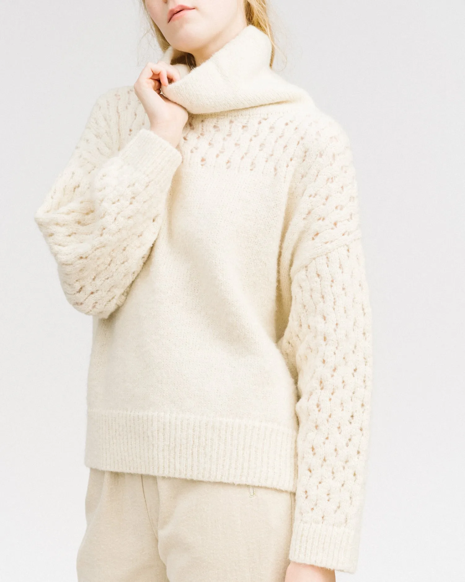 Lace sleeve turtleneck in white